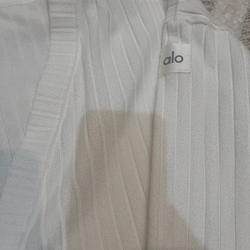 Alo Cream Take Comfort Ribbed Button Cardigan Medium excellent Condition - Picture 4 of 5